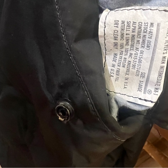 Rare "Titanic" movie bomber jacket.  Makes a nice warm winter season coat. - Picture 10 of 11